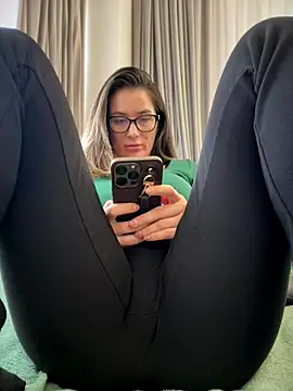 HotXMom's cam snapshot