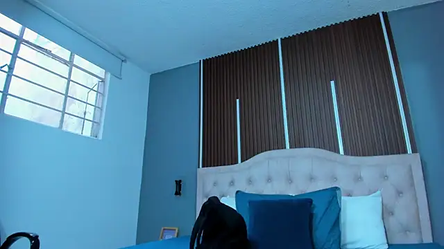 Tommy18__ live sex cam