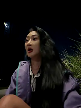 so-linger live sex cam