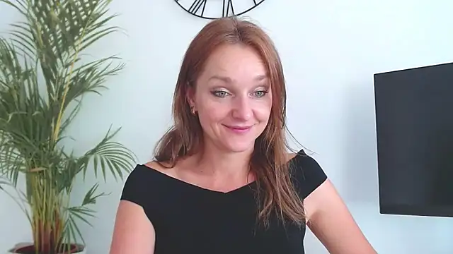 AliciaDesire's cam snapshot