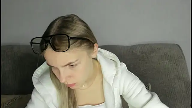 HitGyrl's cam snapshot