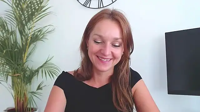 AliciaDesire's cam snapshot