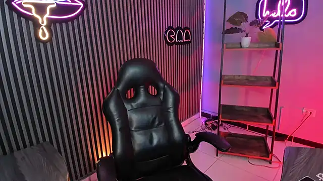 emily_roberts1's cam snapshot