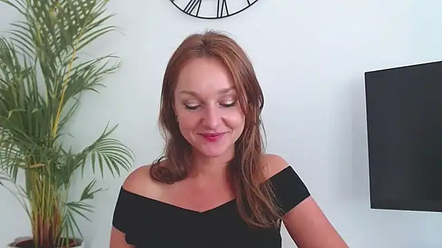 AliciaDesire's cam snapshot