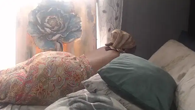 SEXYHUGEASS21's cam snapshot