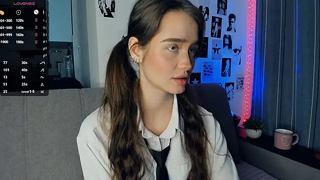 lovelyalivia's cam snapshot