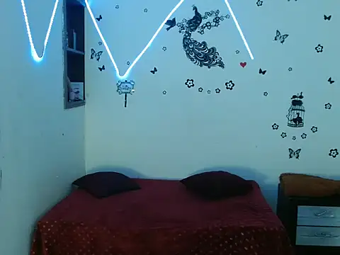 Mia2xsmith's cam snapshot