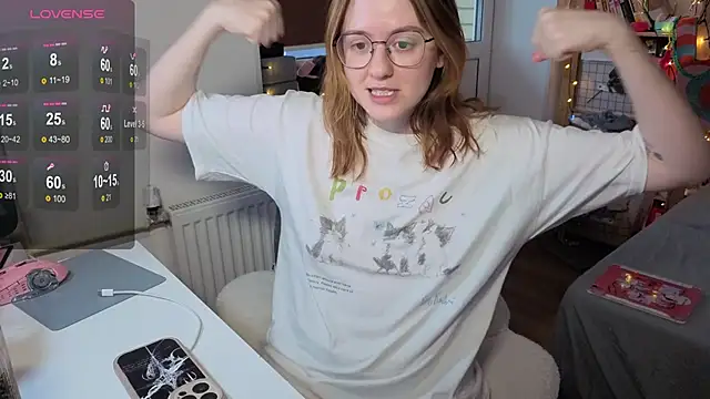 urstripchatgf's cam snapshot