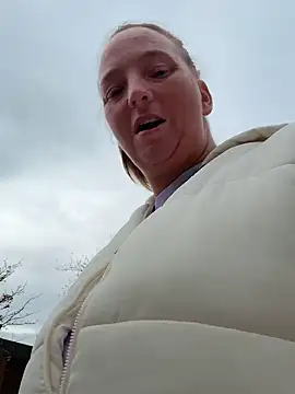 JustYourNormalCouple's cam snapshot