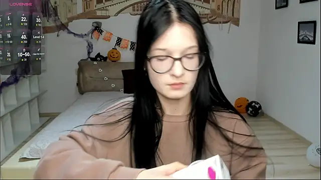 AlicaMoons's cam snapshot