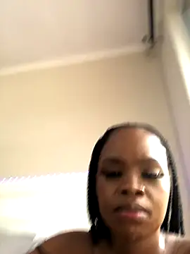 LuciousLips96 live sex cam