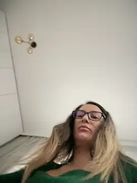 HotXMom's cam snapshot