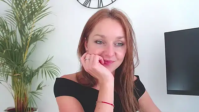 AliciaDesire's cam snapshot