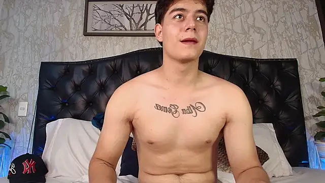 MaxxiCruz live sex cam