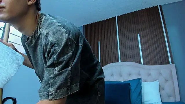 Tommy18__ live sex cam