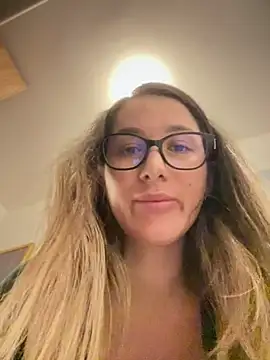 HotXMom's cam snapshot