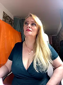 Sweet-blonde's cam snapshot