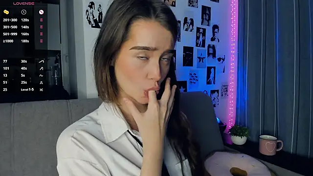 lovelyalivia's cam snapshot