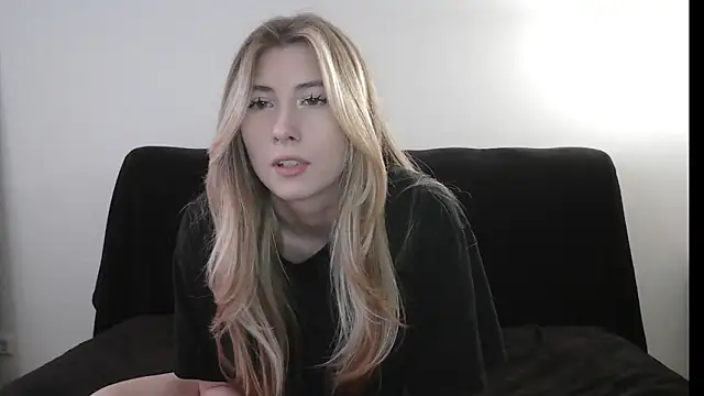 ErikaShyy's cam snapshot