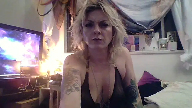 SilverandFox's web cam