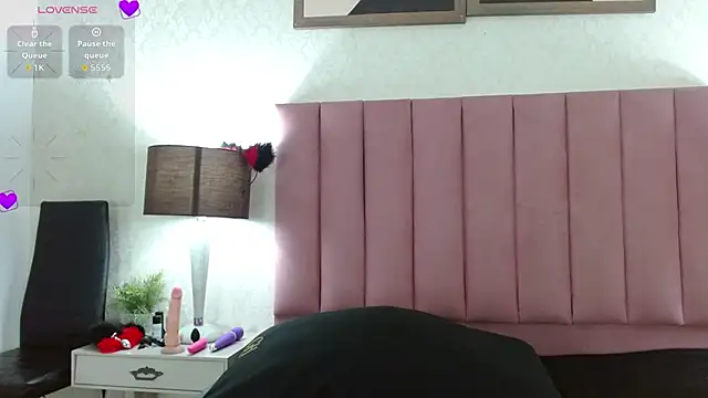 Lolagolden1 live sex cam