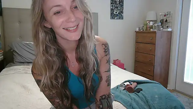Heyitsmee33 live sex cam