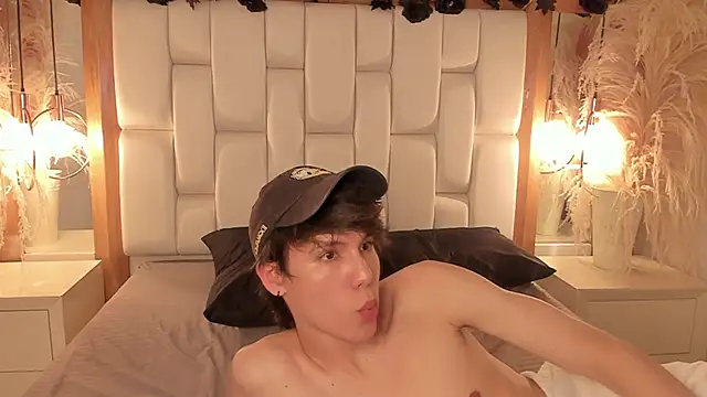 Daphne_And_Roger live sex cam