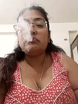 LAVERNIYA_'s cam snapshot