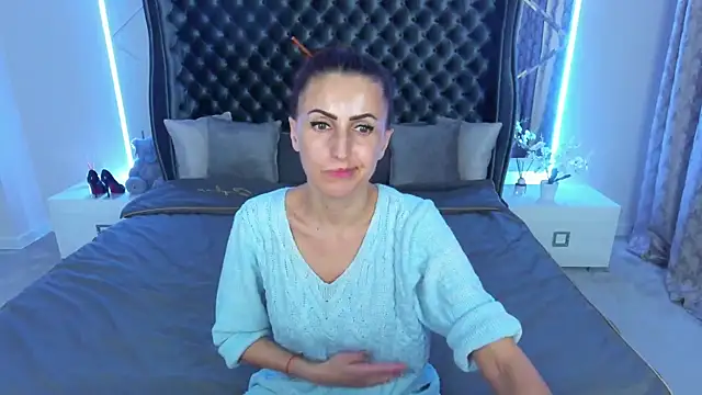 Rebecca_Diamond's cam snapshot