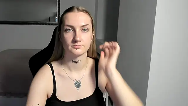 AlexaTease's cam snapshot