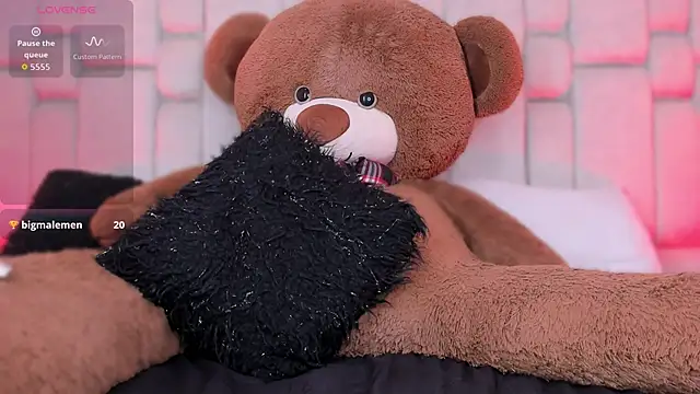 _GigiDoll_'s cam snapshot