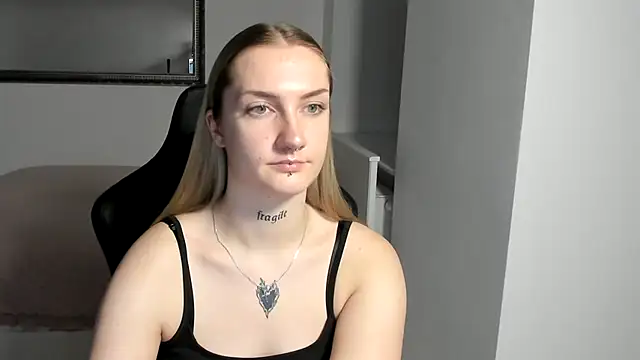 AlexaTease's cam snapshot