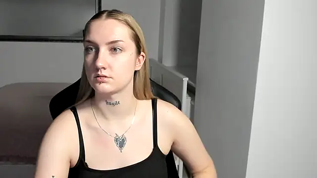 AlexaTease's cam snapshot