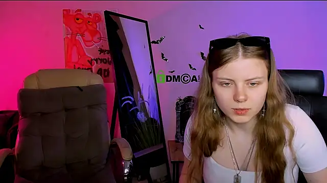 leslie_bird's cam snapshot