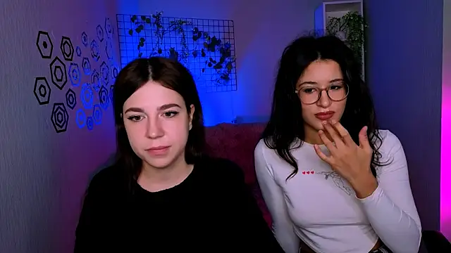 justcamila_'s web cam