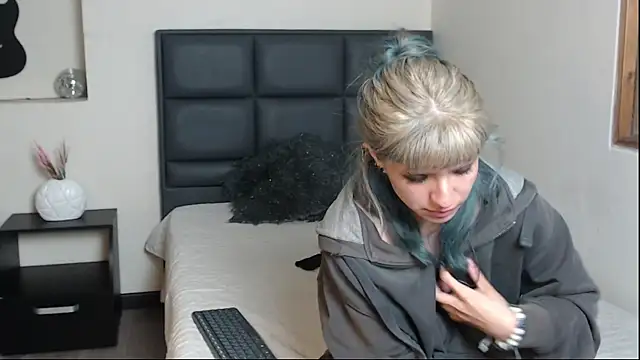 Amnesia_'s cam snapshot