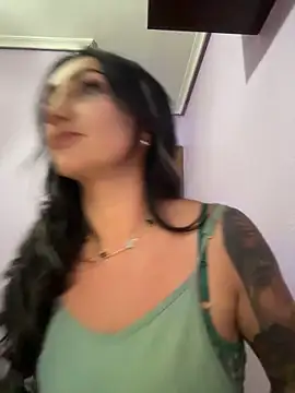 Ninabigtitied's cam snapshot