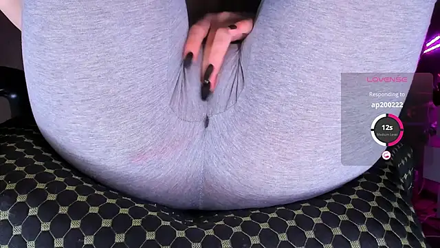 Cameltoe_squirt_inPants's cam snapshot