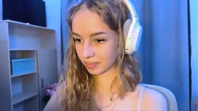 LunaCrave's cam snapshot