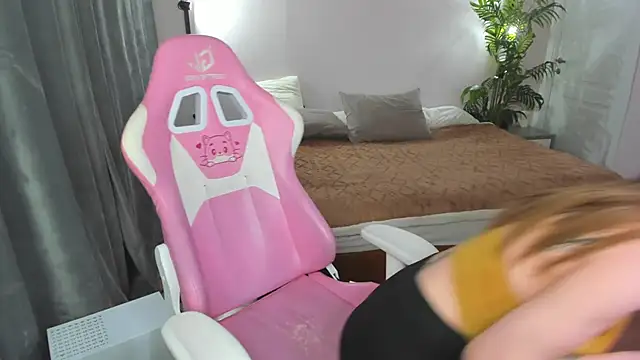 Lesya_Flin's cam snapshot