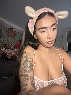 kiaraglam2's cam snapshot