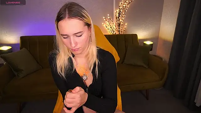 LilElfie's cam snapshot