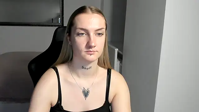 AlexaTease's cam snapshot