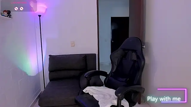 Alyson_Conner's cam snapshot