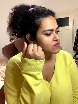 Curvydesifromgermany live sex cam