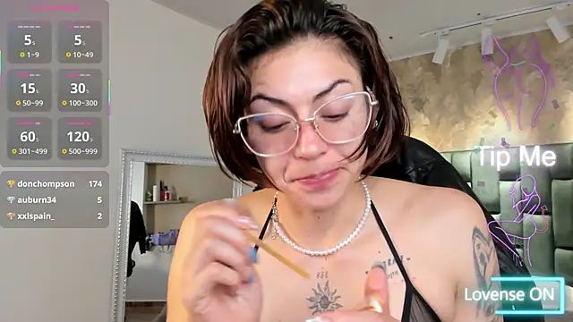 april_dumont's cam snapshot