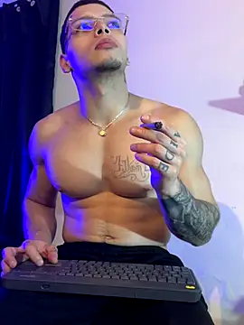 Matt_your_master_'s cam snapshot