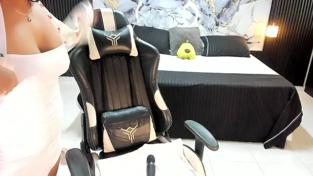 Ivy_16's cam snapshot