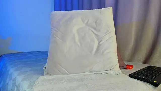 miawhite_x1's cam snapshot