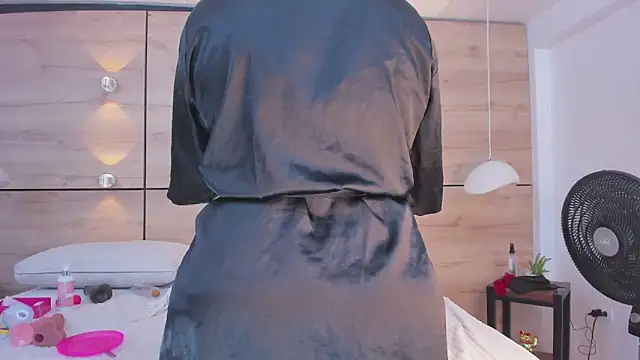 martina_touss's cam snapshot